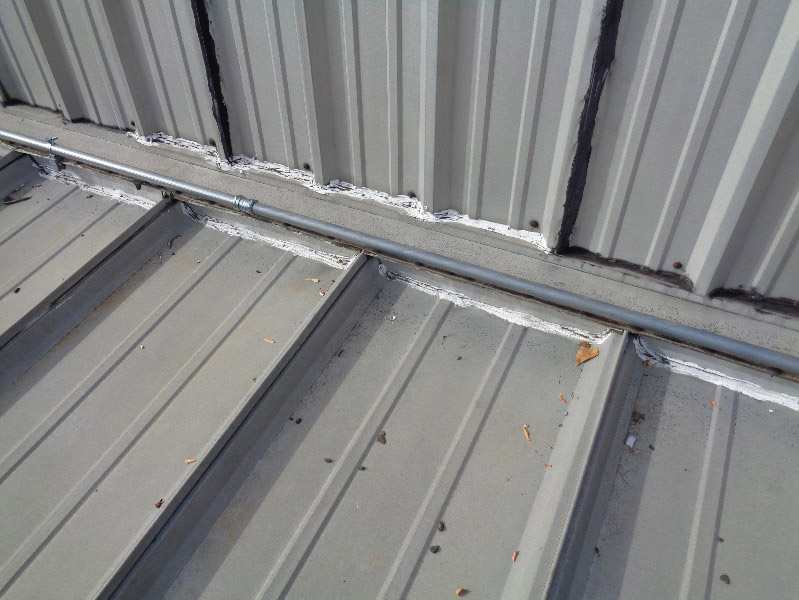 metal-roof-headwall-flashing metal-roof-headwall-flashing